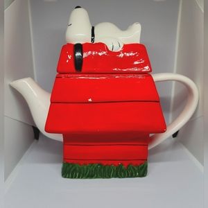 Vintage Peanuts Snoopy on Dog House Ceramic Teapot HTF NO Woodstock Version